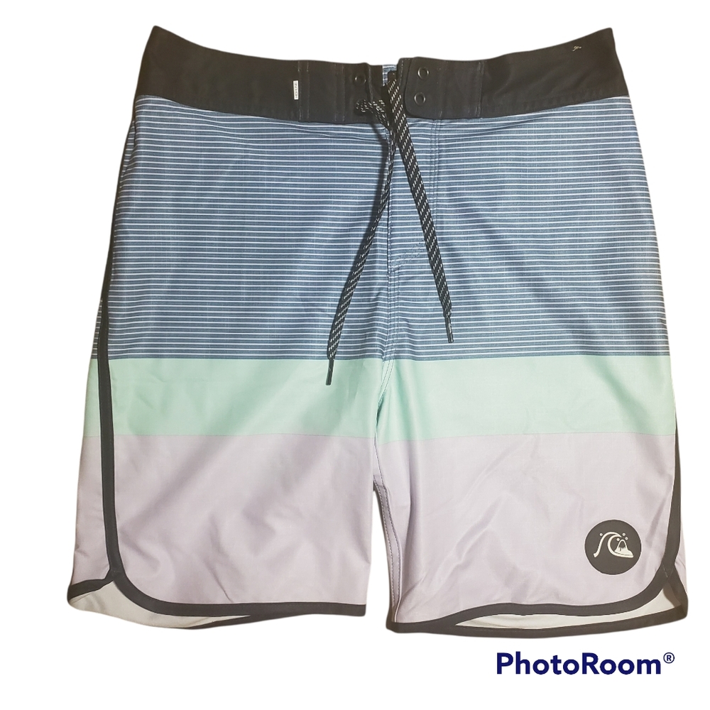 Quiksilver Boardshorts Size 28/14